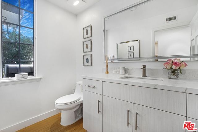 3485 Ridgeford Drive, Westlake Village CA: https://media.crmls.org/mediaz/9955f77a-85f4-4f7f-8e5b-9cdd873be6d0.jpg