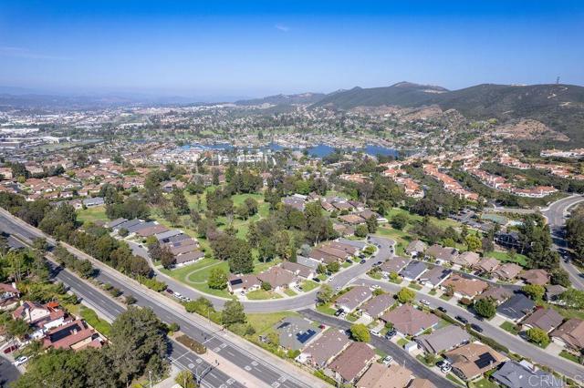 1302 El Corral Lane, San Marcos CA: https://media.crmls.org/mediaz/9956169a-91ea-4810-bd13-a9edb64f9a35.jpg