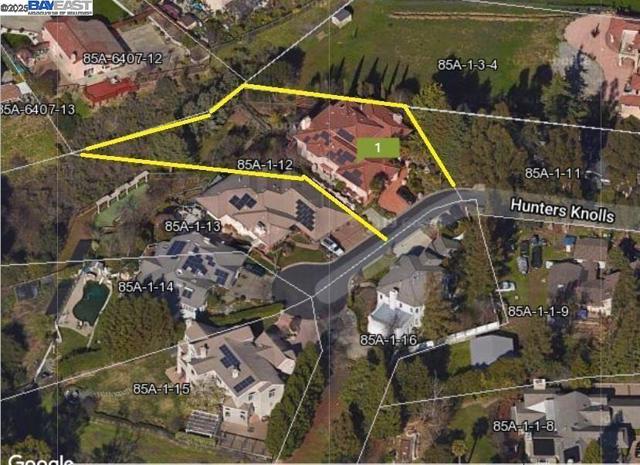 20340 Hunters Knls, Castro Valley CA: https://media.crmls.org/mediaz/9956e042-b7e9-443e-a212-c24eca6aef4e.jpg