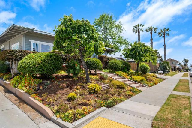 1971 Ebers Street, San Diego CA: https://media.crmls.org/mediaz/99570d8f-ffce-4a4b-bc56-cb1a509bfda0.jpg