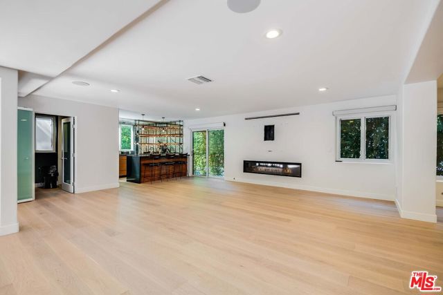 3201 Viola Place, Marina del Rey CA: https://media.crmls.org/mediaz/99578db8-4af2-49cf-8081-7a6bed17bed5.jpg
