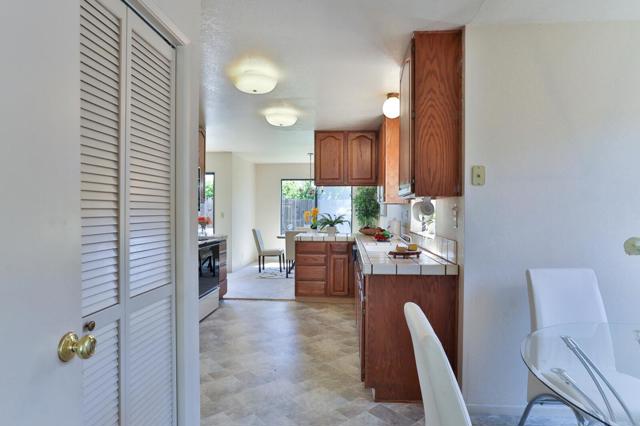 8760 Rancho Hills Drive, Gilroy CA: https://media.crmls.org/mediaz/9957dce4-4d3b-4983-81df-284a6faf179d.jpg