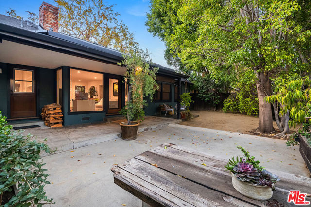4838 Coldwater Canyon Avenue, Sherman Oaks CA: https://media.crmls.org/mediaz/9957ee5e-b337-4cb6-803f-14eacb480cda.jpg