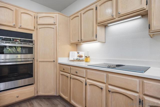 5125 Renaissance Ave, San Diego CA: https://media.crmls.org/mediaz/99581cb1-4b36-48b5-84bc-571587d6a59f.jpg