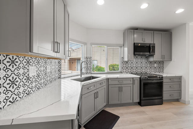 72516 Sandstone Lane, Palm Desert CA: https://media.crmls.org/mediaz/99585c73-69d9-41a4-acbf-1ef349e70a4f.jpg