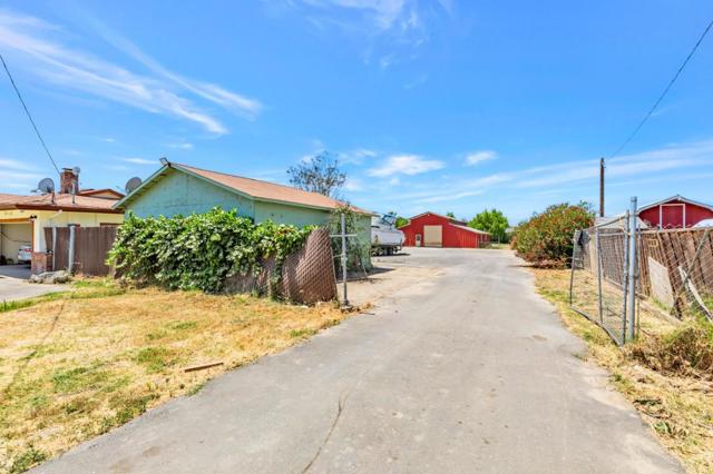 7750 Lovers Lane, Hollister CA: https://media.crmls.org/mediaz/995873a4-1ac9-4ce4-b24c-0088da196dad.jpg