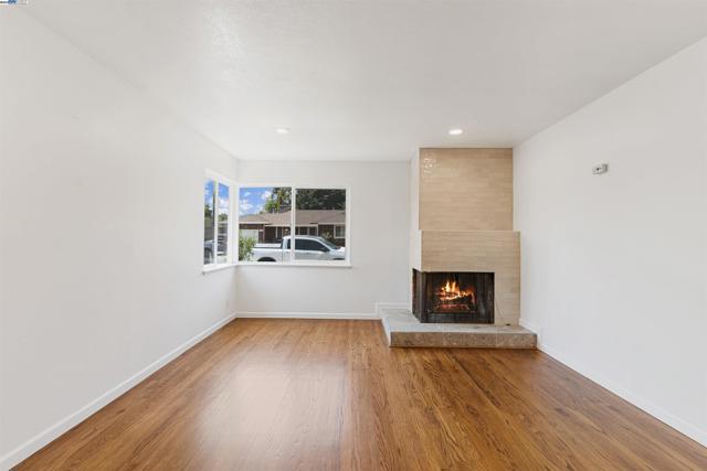 102 W 15Th St, Antioch CA: https://media.crmls.org/mediaz/9958b225-742a-4f44-916d-35f09b402574.jpg