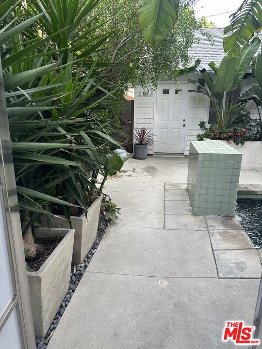 2454 Penmar, Venice CA: https://media.crmls.org/mediaz/99593923-96f2-4375-8ce0-c6db445fd206.jpg