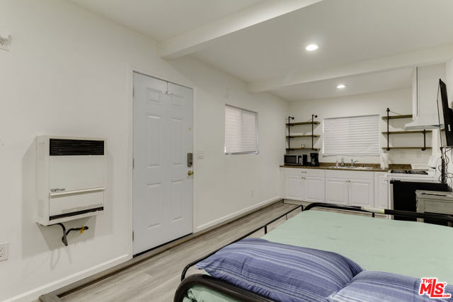 11812 RANDALL Street, Sun Valley CA: https://media.crmls.org/mediaz/995955b9-e808-4499-a4ad-1756e8357c79.jpg
