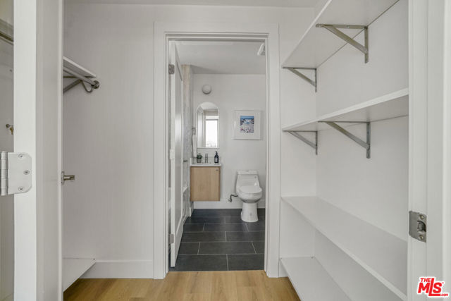 1822 Overland Avenue, Los Angeles CA: https://media.crmls.org/mediaz/9959d637-3c8d-44bd-a81e-f46003104222.jpg
