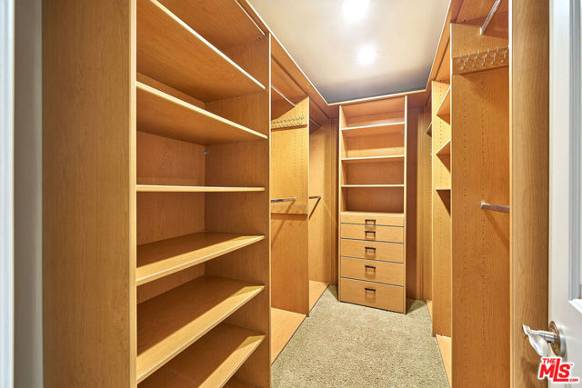 13078 Mindanao Way, Marina del Rey CA: https://media.crmls.org/mediaz/9959e8b3-a8d8-4177-9686-3309d6bb1cd0.jpg