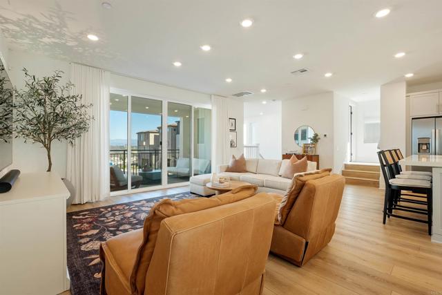 15751 Wainwright Way, San Diego CA: https://media.crmls.org/mediaz/995a0838-ccaf-4d57-8435-991caac65d12.jpg