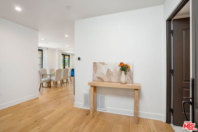 10523 Ashton Avenue, Los Angeles CA: https://media.crmls.org/mediaz/995a368e-9e82-492d-bb47-aa05633aae81.jpg