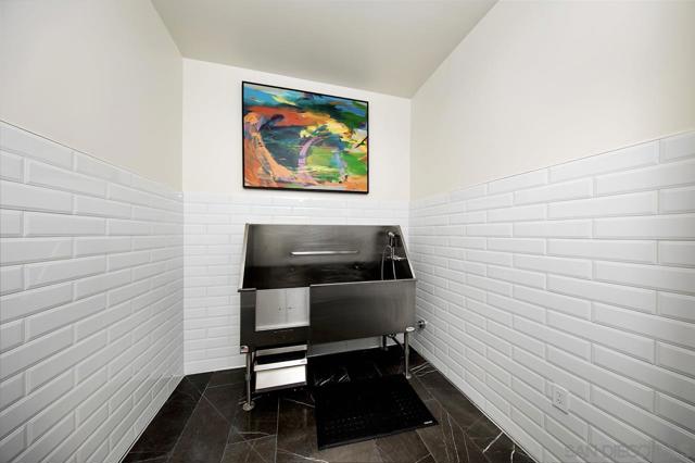2855 5th Ave, San Diego CA: https://media.crmls.org/mediaz/995a3f44-682c-4978-937a-a4409b0ad85b.jpg