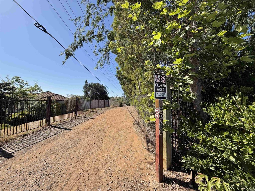 13807 Lake Poway Road Road - photo 9