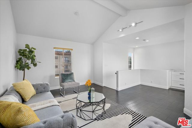 625 9th Street, Hermosa Beach, California 90254, 3 Bedrooms Bedrooms, ,2 BathroomsBathrooms,Residential,Sold,9th,25523845