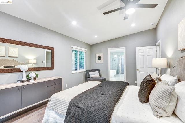 7 Saint Stephens Dr, Orinda CA: https://media.crmls.org/mediaz/995b335d-8f2a-4a3e-80ef-e96ca8e1c9da.jpg