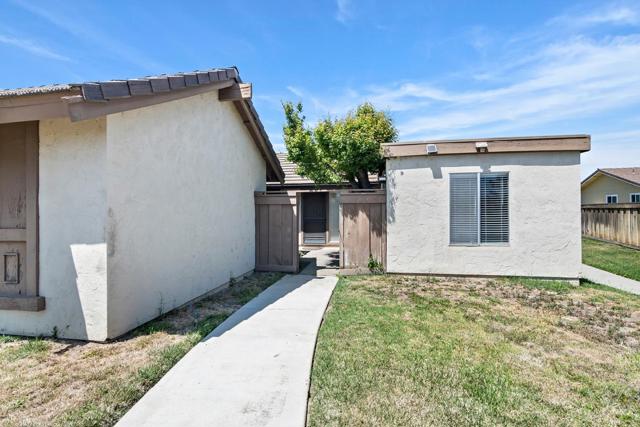 96 River Drive, King City CA: https://media.crmls.org/mediaz/995bda36-49a4-48af-a0b2-09025bbf07ef.jpg