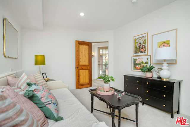 2917 N Poinsettia Avenue, Manhattan Beach CA: https://media.crmls.org/mediaz/995c5422-a7bc-4d9d-aa4e-9af50283ab38.jpg