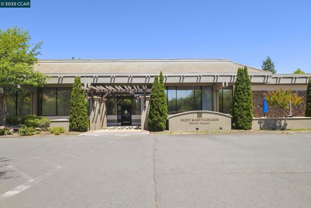 2059 Ascot Dr., Moraga CA: https://media.crmls.org/mediaz/995c7234-f405-4d07-988f-6a04c921d8bb.jpg