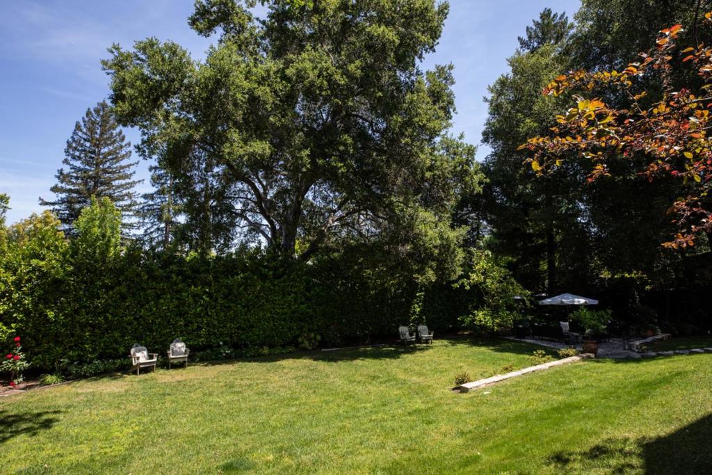 https://media.crmls.org/mediaz/995d23a1-cca2-42ee-bdaf-d37ae555143f.jpg?preset=X-Large