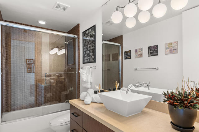 1069 Azure Court, Palm Springs CA: https://media.crmls.org/mediaz/995d4b34-0392-49f2-9e72-d6efcc38368d.jpg