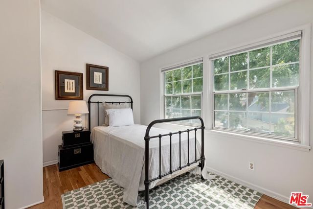 11205 Huntley Place, Culver City CA: https://media.crmls.org/mediaz/995e4e1c-fa24-4206-9540-37870b67f939.jpg