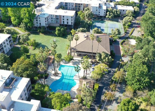 490 N Civic Drive, Walnut Creek CA: https://media.crmls.org/mediaz/995e592d-8fcd-412b-8793-1bb8f35b6895.jpg
