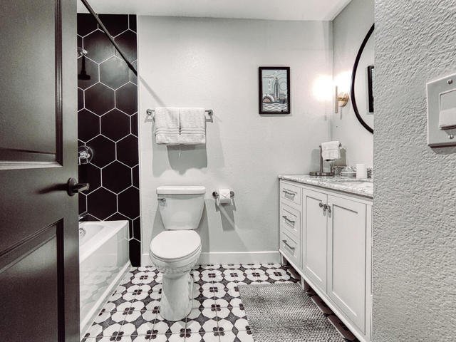 2241 N San Gorgonio Road, Palm Springs CA: https://media.crmls.org/mediaz/995ec40c-f536-4a71-b9f2-4d6509287447.jpg