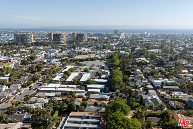 856 858 Coeur D Alene Avenue, Venice CA: https://media.crmls.org/mediaz/995edf23-3b2e-4fcc-847e-676670805db1.jpg