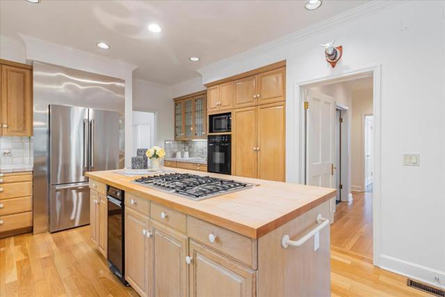 Image 9 of 59 For 1492 Webster Street