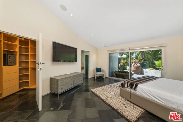 2625 Mar Lu Drive, Los Angeles CA: https://media.crmls.org/mediaz/995f48c6-be1d-4579-a2df-6517537c6ab5.jpg