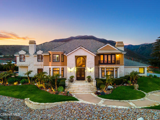 5810 Zumirez Drive, Malibu CA: https://media.crmls.org/mediaz/995fd2c4-9fae-45de-9cbb-c156d9eff3b1.jpg