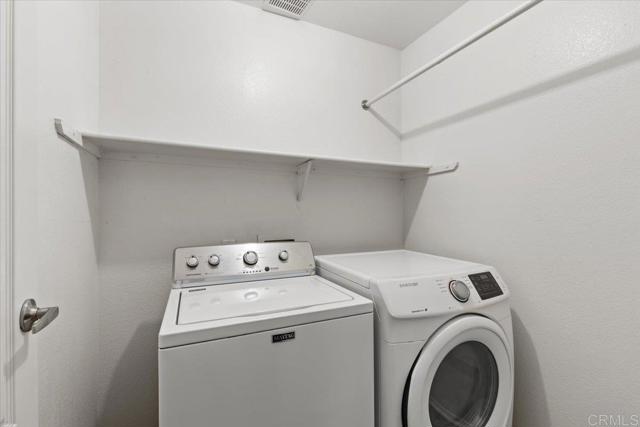 12059 Alta Carmel Ct, San Diego CA: https://media.crmls.org/mediaz/99602a1d-23f3-4c62-8fb5-d4014b6c35e3.jpg