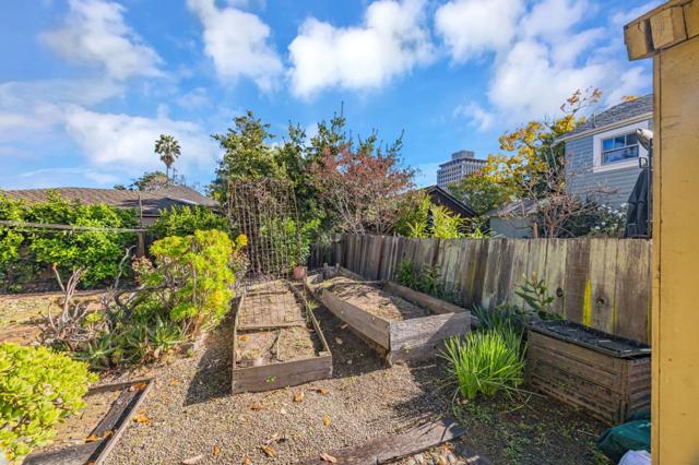 333 Waverley Street, Palo Alto CA: https://media.crmls.org/mediaz/996097f3-f4b3-4bdb-a528-7e833ac5b40e.jpg