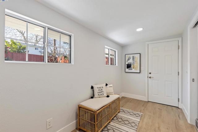 1692 Maryland St, Redwood City CA: https://media.crmls.org/mediaz/9960b549-d278-47be-af1c-18fc1f6541c3.jpg
