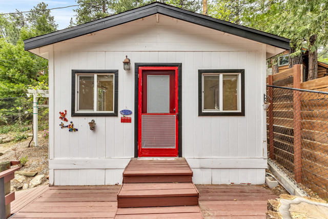 53200 Forest Lake Drive, Idyllwild CA: https://media.crmls.org/mediaz/99616633-2570-4ded-a2d9-62ea14312ae0.jpg