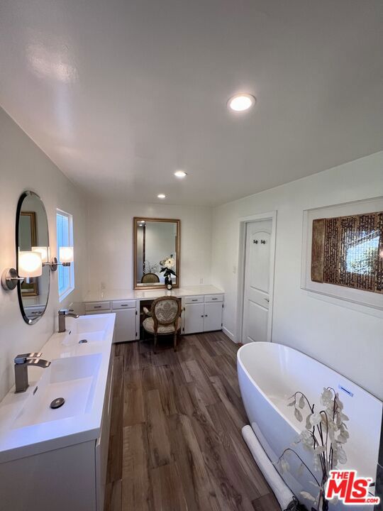 219 Winchester Avenue, Glendale CA: https://media.crmls.org/mediaz/99625ad2-9c25-4108-abb5-e4b96d1969bd.jpg