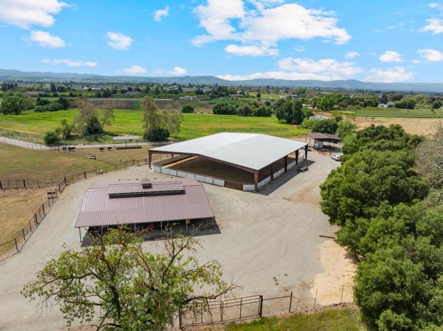 804 Comstock Road, Hollister CA: https://media.crmls.org/mediaz/996261a6-a700-4f0b-b364-be64208de37f.jpg