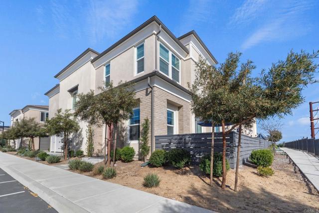 Detail Gallery Image 2 of 42 For 1220 Sunrise View #101,  San Marcos,  CA 92078 - 3 Beds | 2/1 Baths