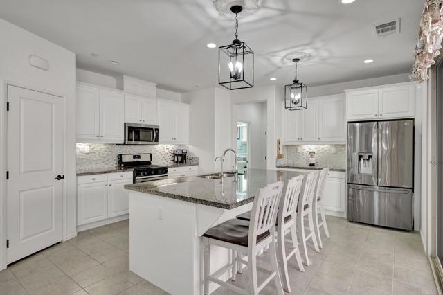 Detail Gallery Image 8 of 38 For 21622 Saddle Bred Ln, Escondido,  CA 92029 - 3 Beds | 2/1 Baths