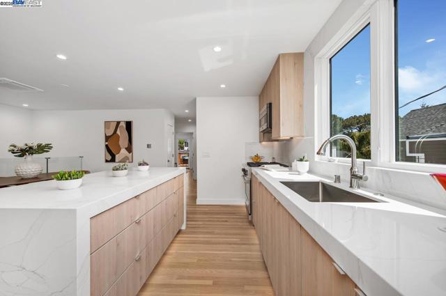 2356 15th St, San Francisco CA: https://media.crmls.org/mediaz/99629670-6d42-4981-a29f-968ab70bba5f.jpg