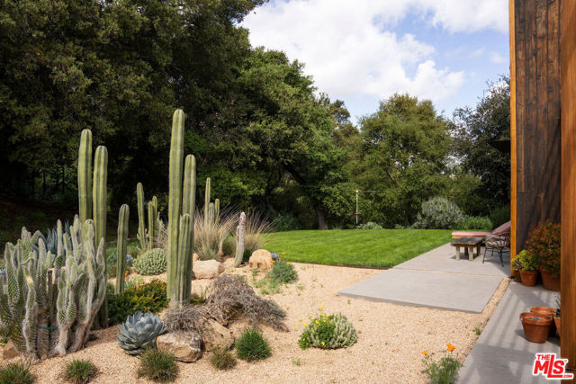 22575 Monte Vista Drive, Topanga CA: https://media.crmls.org/mediaz/9962fd1d-7bfe-4606-892b-688d019634c0.jpg
