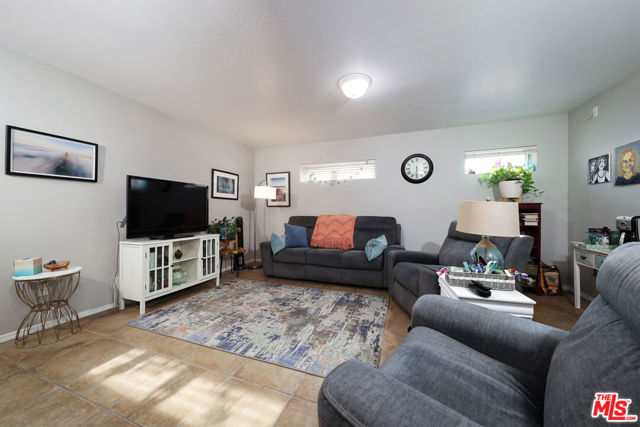 7200 Clifftop Way, Bakersfield CA: https://media.crmls.org/mediaz/99630f27-ece5-43a1-afd9-d400286052d5.jpg