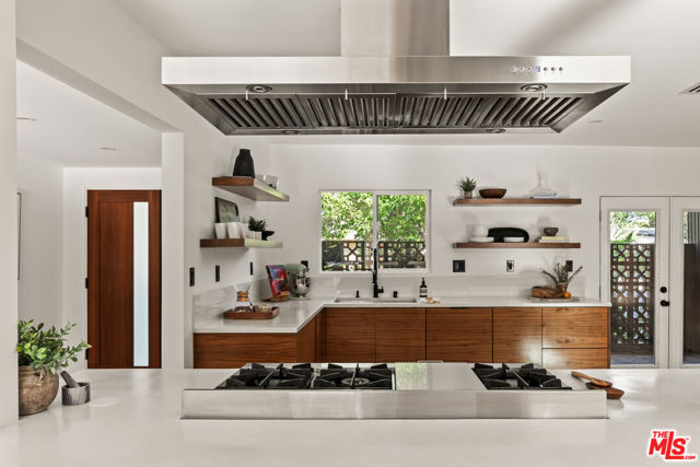 5831 Elba Place, Woodland Hills CA: https://media.crmls.org/mediaz/9963b2ca-e6f1-441a-91f4-e4b70d3befcc.jpg