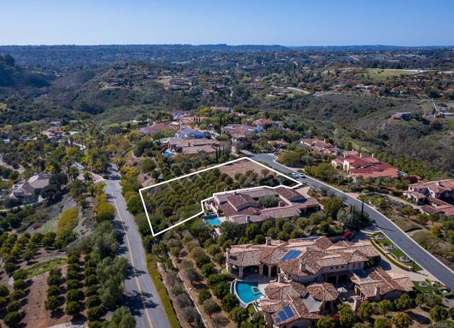 6241 Strada Fragante, Rancho Santa Fe CA: https://media.crmls.org/mediaz/9963ba04-8479-4ba1-a4e8-6c26d45f41ad.jpg