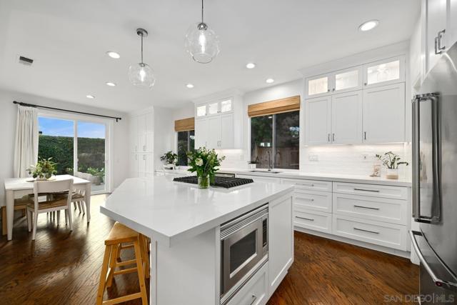 6585 Bluebonnet Dr, Carlsbad CA: https://media.crmls.org/mediaz/99648249-e8aa-4887-88a2-f8272d430eb2.jpg