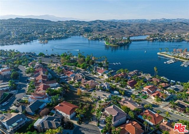 22380 PIN TAIL Drive, Canyon Lake CA: https://media.crmls.org/mediaz/9964c7c9-ce17-47ed-a496-e1619c3d9d5e.jpg
