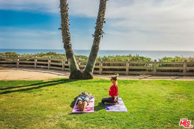 1101 Lincoln Boulevard, Santa Monica CA: https://media.crmls.org/mediaz/99655c05-88b6-4e85-824e-fb89ca966e14.jpg