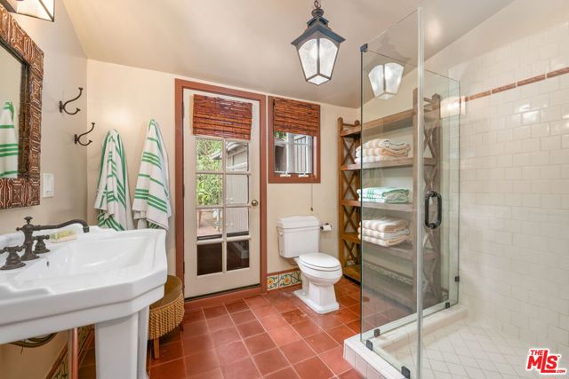 435 Loring Avenue, Los Angeles, California 90024, 4 Bedrooms Bedrooms, ,3 BathroomsBathrooms,Single Family Residence,For Sale,Loring,24464419